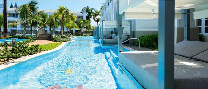 Swim up suites at Azul