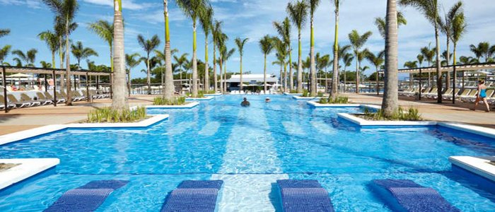 Riu Palace Costa Rica poolside service