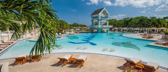 Sandals Ochi Beach includes poolside service