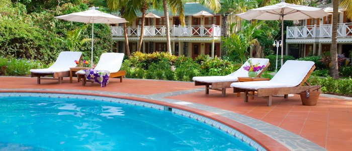 Sandals Halcyon includes poolside service