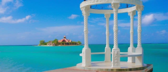Sandals Royal Caribbean includes breathtaking views of blue waters Sandals Royal Caribbean includes breathtaking views of blue waters