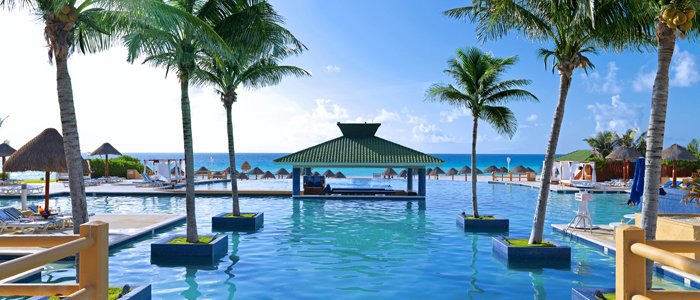 Iberostar Cancun includes poolside service
