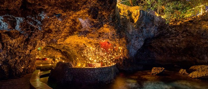 Romantic dining inside the caves Romantic dining inside the caves