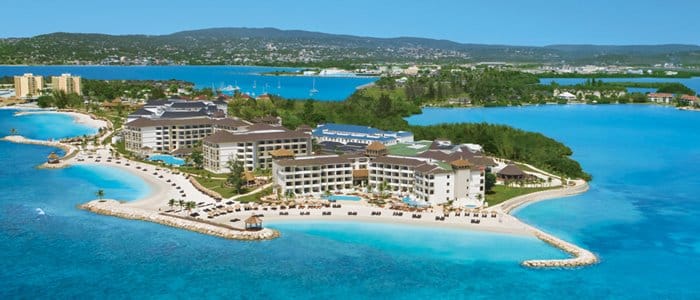 Montego Bay Honeymoons include stunning ocean views and luxury services Montego Bay Honeymoons include stunning ocean views and luxury services