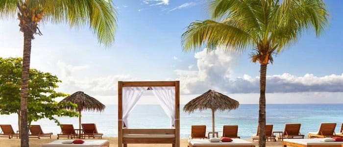 Can you picture yourself on this beach? What an amazing view!!