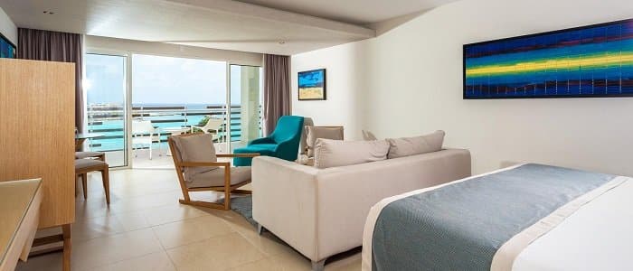 Tropical luxury suites with stunning ocean views