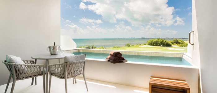 Preferred Club Deluxe Ocean View plunge pool