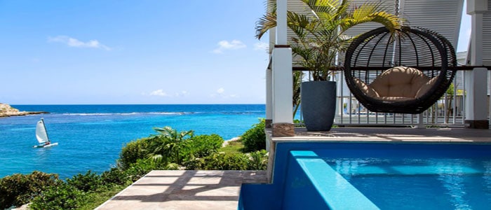 Private outdoor living space Private outdoor living space