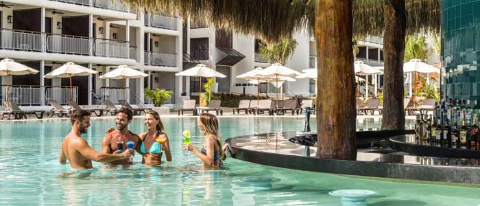 Swim up bar at Ocean Riviera Paradise Cancun resort