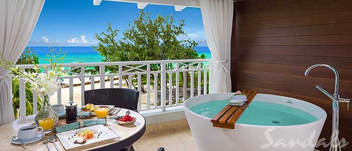 Beachfront Club Level Suite with Balcony Tranquility Soaking Tub - OBT