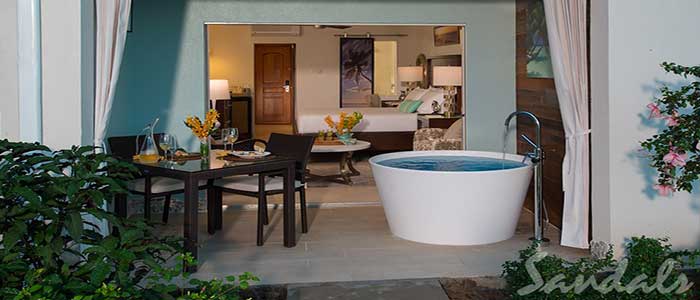 Emerald Beachfront Walkout Club Level Junior Suite w/ Patio Tranquility Soaking Tub - WEBT