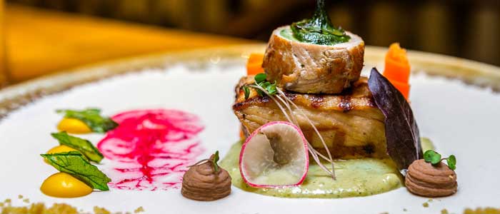 Gastronomy with 10 different restaurants to choose from for all the foodies out there