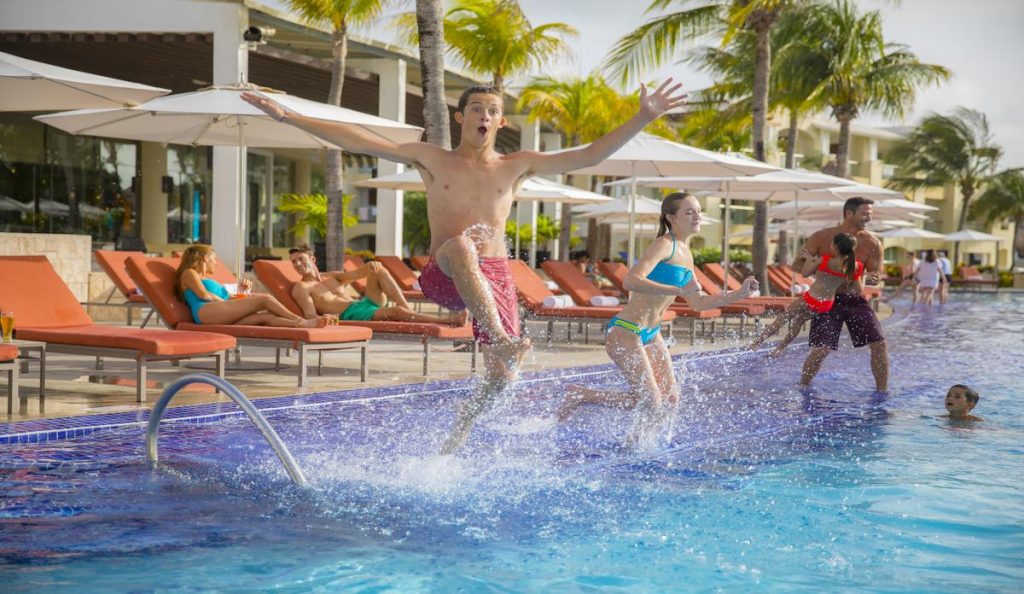 grandmoonpalacecaribbeanpool Honeymoons Inc