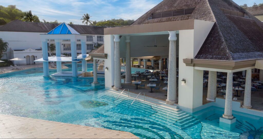 sandal-regency-la-toc-main-pavillion-pool sandals regency main fun pool