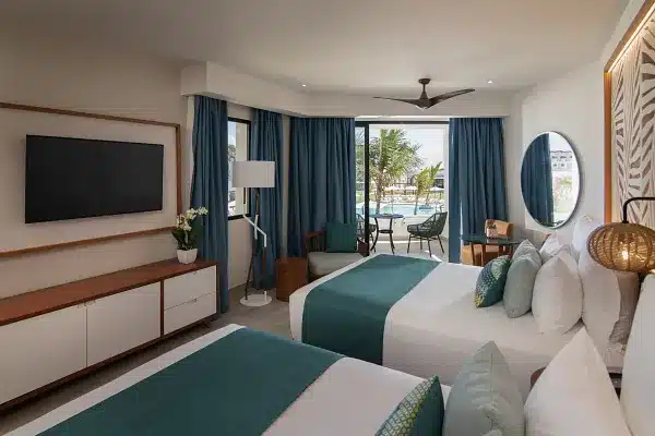 junior-suite-pool-view