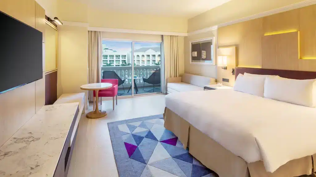 Hyatt-Ziva-Rose-Hall-Club-King-Bed-1024×576