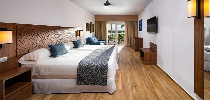 riu-montego-bay-partial-ocean-view-family-room