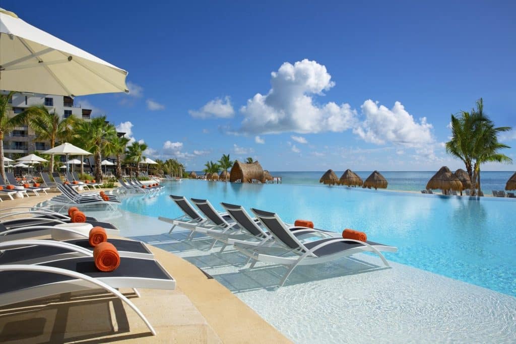 dreams natura riviera cancun infinity pool