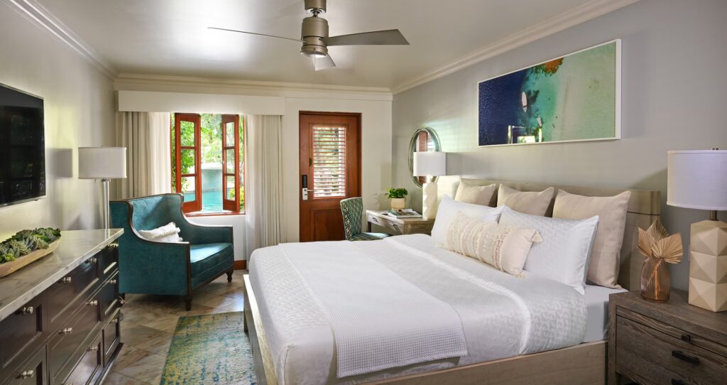 sandals-halcyon-wpl-crystal-lagoon-walkout-swim-up-club-level