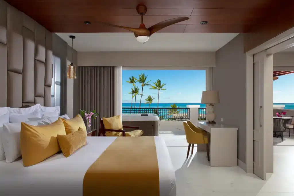 Secrets-Royal-Beach-Punta-Canca-preferred-Club-master-ocean-front-suite-bedroom-outdoor-jacuzzi