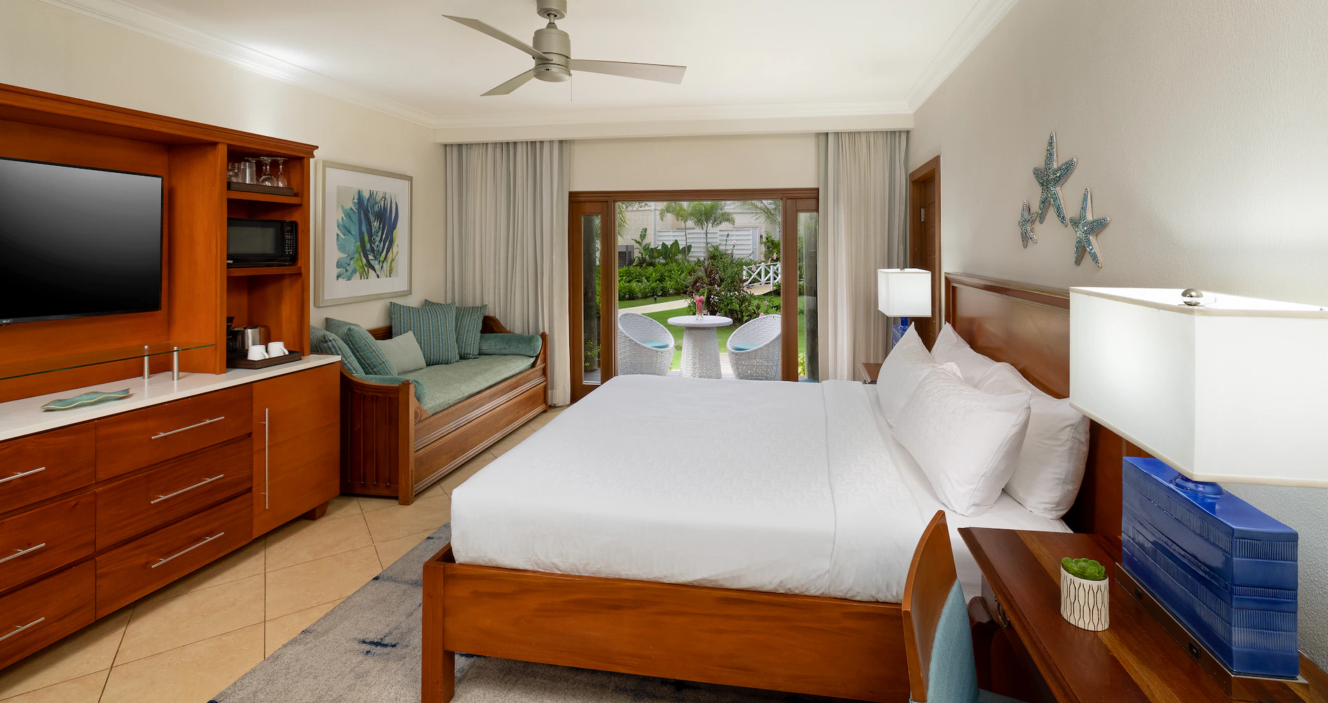 beaches-negril-w1bg-tropical-one-bedroom-walkout-grand-concierge-family-suite beaches-negril-wbck-tropical-oceanview-walkout-concierge-king