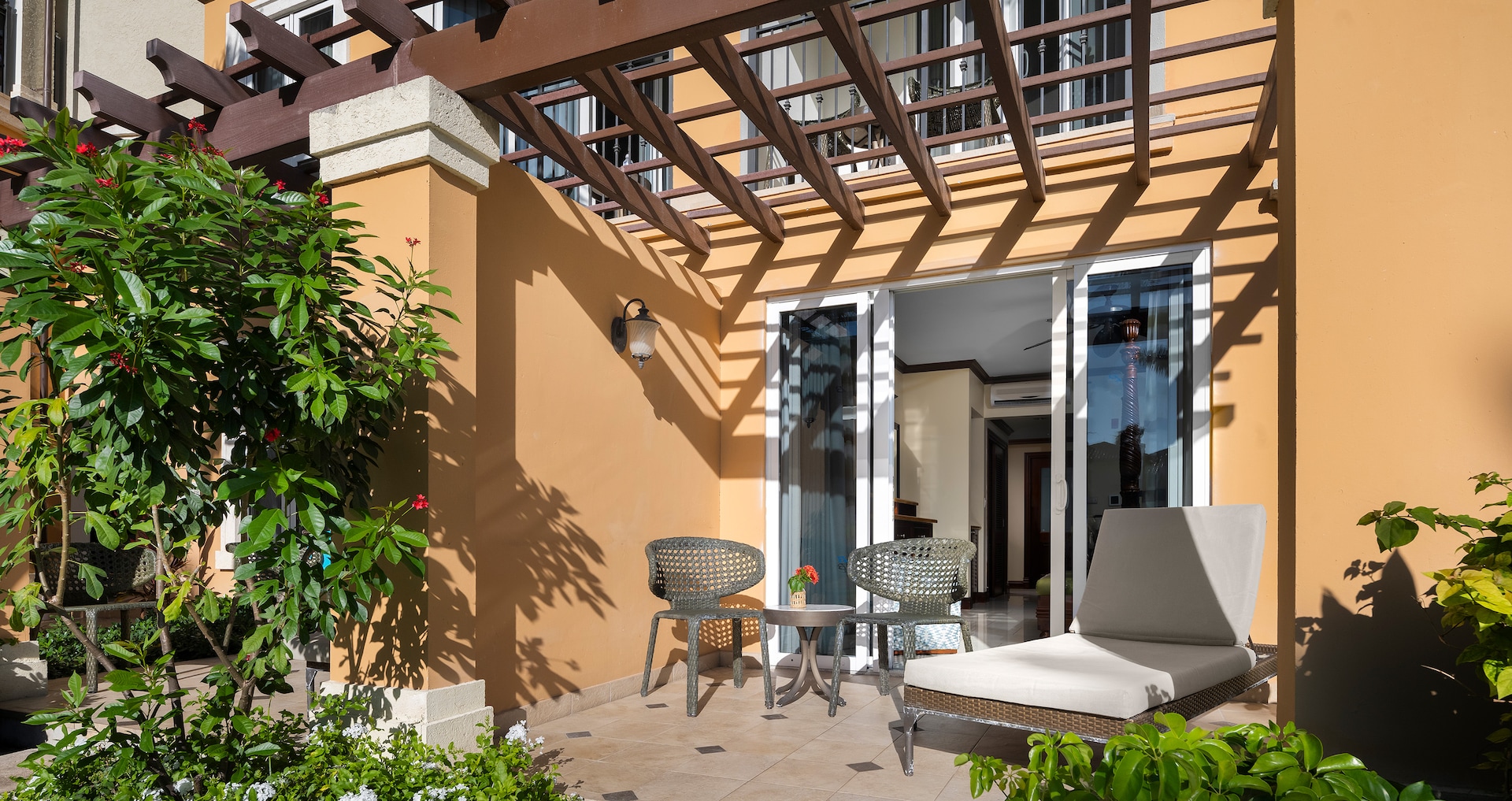 beaches-turks-caicos-pw-italian-poolside-walkout-concierge-family-suite-with-kids-room beaches-turks-caicos-pw-italian-poolside-walkout-concierge-family-suite-with-kids-room